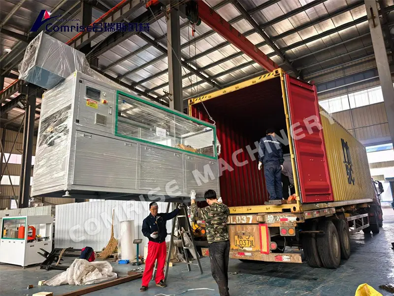 Comrise mengalami lonjakan dalam penghantaran, dengan beberapa unit mesin paip sedang dimuatkan